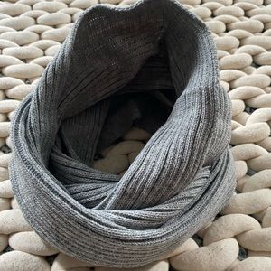 2/$20 ❤️ - SCARF | Women’s H&M circle scarf O/S